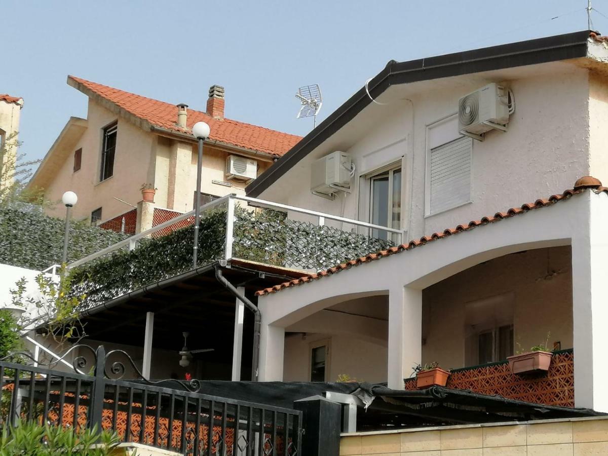 Villetta Sul Mare In Residence Бруколи Екстериор снимка